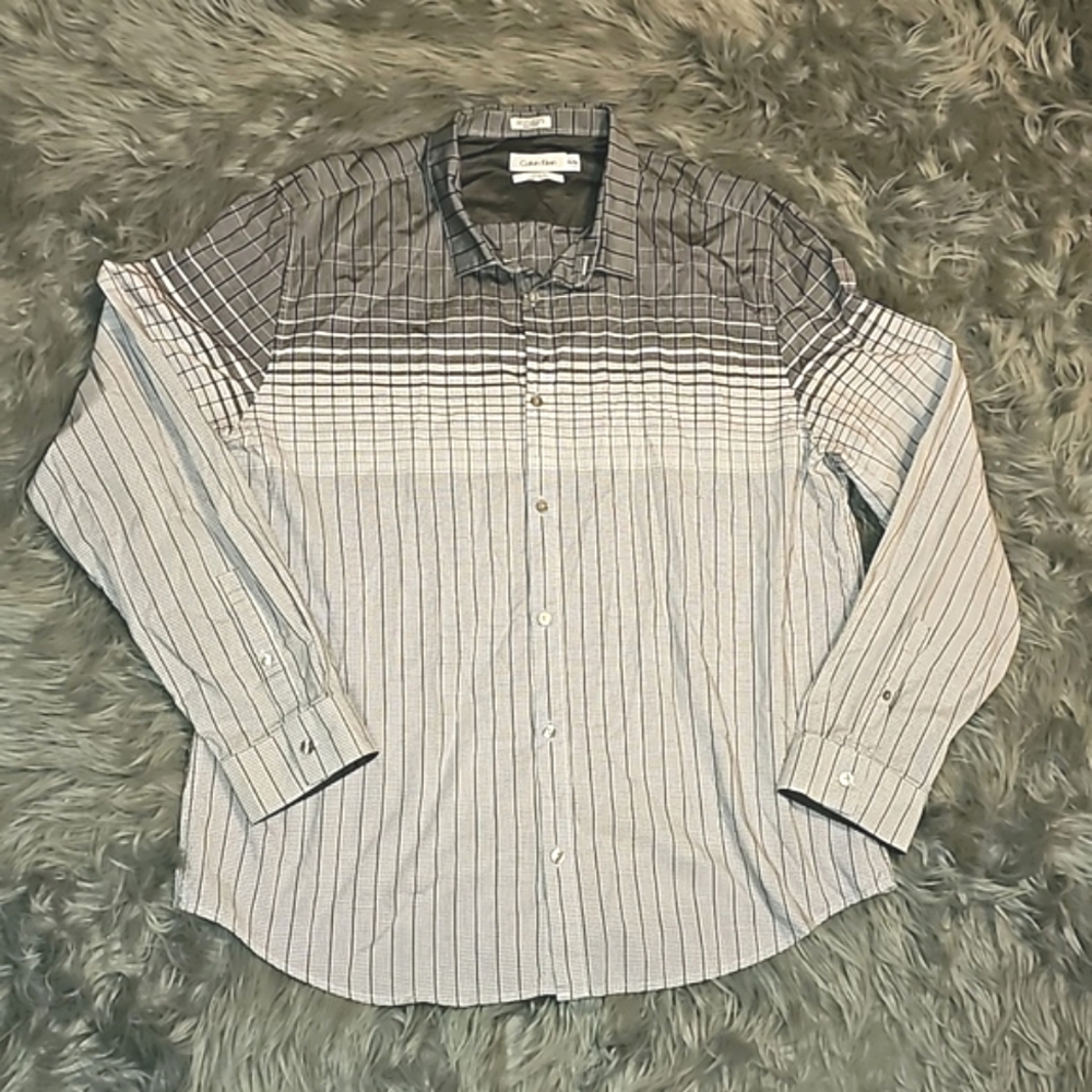 Calvin Klein, Classic Fit sz XXL button down dress shirt!! Very Nice Mens